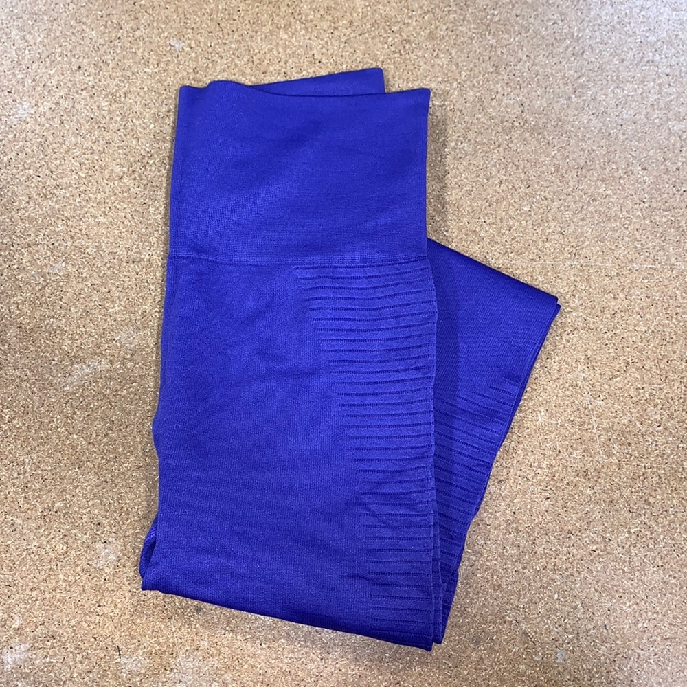 Dark Purple Seamless sample leggings